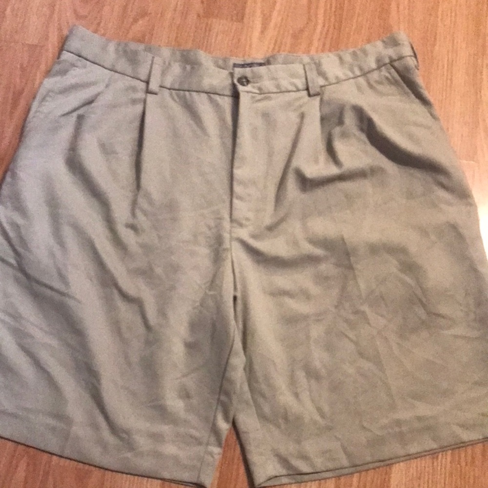 IZOD golf shorts. Size 36